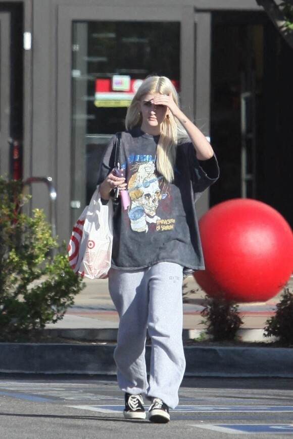 Sami Sheen, la fille de Denise Richards et Charlie Sheen, va faire des courses chez "Target" à Los Angeles, le 22 mars 2022.