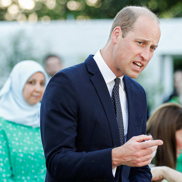 Le prince William, duc de Cambridge, lors d'une cérémonie multiconfessionnelle et de dépôt de couronnes au pied de la tour Grenfell à Londres, Royaume Uni, le 14 juin 2022, en souvenir de ceux qui sont morts dans l'incendie de la tour Grenfell le 14 juin 2018.