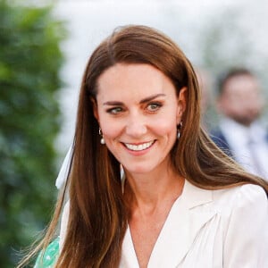 Catherine (Kate) Middleton, duchesse de Cambridge, lors d'une cérémonie multiconfessionnelle et de dépôt de couronnes au pied de la tour Grenfell à Londres, Royaume Uni, le 14 juin 2022, en souvenir de ceux qui sont morts dans l'incendie de la tour Grenfell le 14 juin 2018.