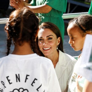 Catherine (Kate) Middleton, duchesse de Cambridge, lors d'une cérémonie multiconfessionnelle et de dépôt de couronnes au pied de la tour Grenfell à Londres, Royaume Uni, le 14 juin 2022, en souvenir de ceux qui sont morts dans l'incendie de la tour Grenfell le 14 juin 2018.