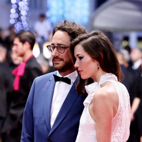 Thomas Hollande, sa femme Emilie Broussouloux - Montée des marches du film "R.M.N." lors du 75ème Festival International du Film de Cannes, le 21 mai 2022. © Dominique Jacovides / Bestimage 