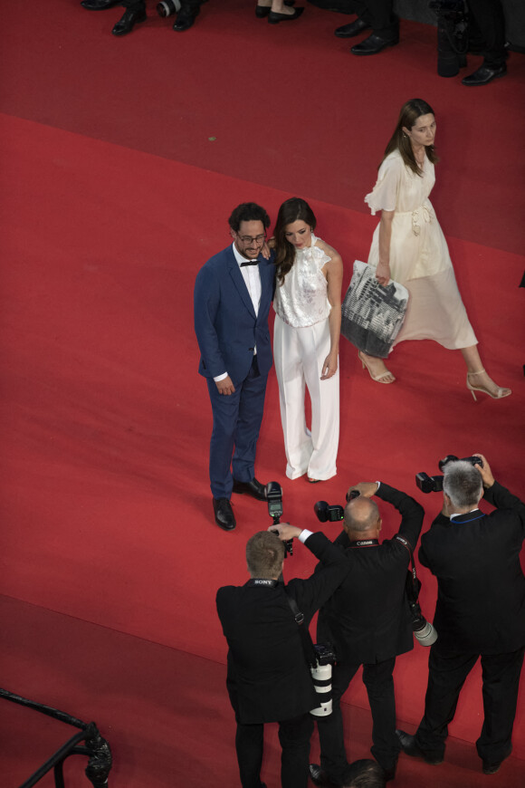 Thomas Hollande, sa femme Emilie Broussouloux - Montée des marches du film "R.M.N." lors du 75ème Festival International du Film de Cannes, le 21 mai 2022. © Pool/ Bestimage 