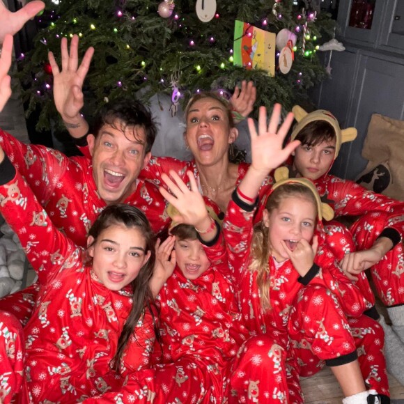 Elodie Gossuin, Bertrand Lacherie et leurs quatre enfants (deux paires de jumeaux) : Jules, Rose, Léonard et Joséphine