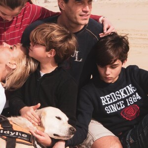 Elodie Gossuin, Bertrand Lacherie et leurs quatre enfants (deux paires de jumeaux) : Jules, Rose, Léonard et Joséphine