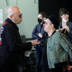 Pascal Obispo, Booder - Backstage - Enregistrement des 10 ans de l'émission "Vendredi tout est permis (VTEP)", présentée par Arthur Essebag et diffusée le 29 janvier sur TF1 © Jacovides-Moreau / Bestimage