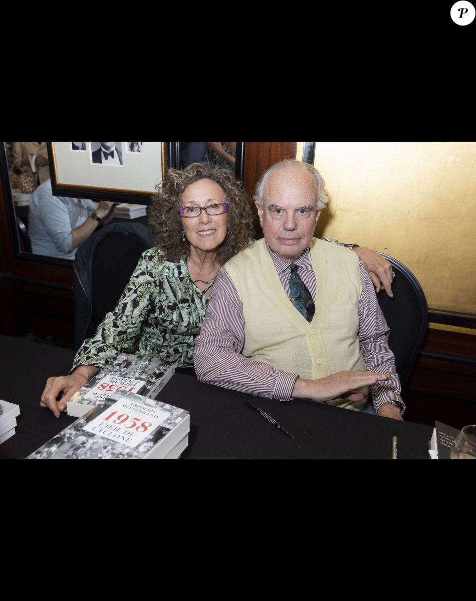 Mireille Dumas, Frédéric Mitterrand - Rremises du Prix du Livre de l'Art de Vivre Parisien, du Trophée du Bouquets et du Prix de la Mairie du 8e. Paris le 8 juin 2022. © Jack Tribeca / Bestimage