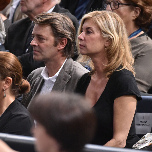 François Baroin et sa compagne Michèle Laroque - Personnalités assistant à la demi-finale opposant Novak Djokovic à Stan Wawrinka lors du tournoi BNP Paribas Masters 2015 à l'AccorHotels Arena à Paris, le 7 novembre 2015. © Giancarlo Gorassini / Bestimage 