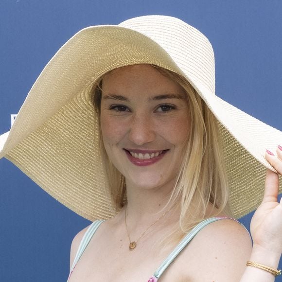 Déborah François - Photocall du Prix de Diane Longines 2022 à Chantilly le 19 juin 2022. © Jack Tribeca / Bestimage