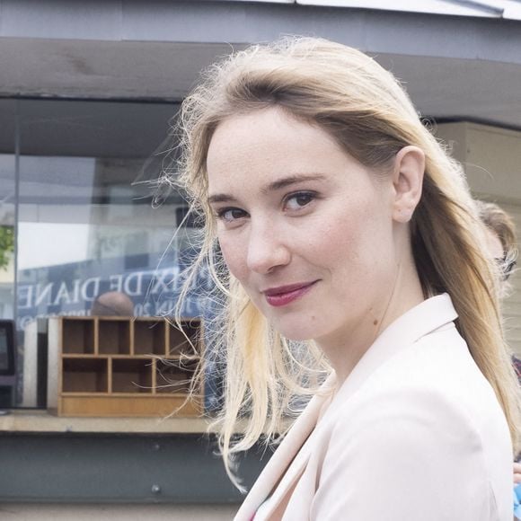 Déborah François - Photocall du Prix de Diane Longines 2022 à Chantilly le 19 juin 2022. © Jack Tribeca / Bestimage