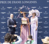 Sophie Thalmann (Miss France 1998) remet le prix de Longines de l'élégance - Photocall du Prix de Diane Longines 2022 à Chantilly. © Jack Tribeca / Bestimage