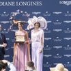 Sophie Thalmann : Chapeau XXL pour le Prix de Diane, une actrice d'Ici tout commence fait le show