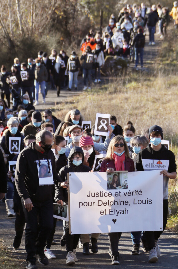 La famille et les proches se sont réunis pour une marche blanche en hommage à Delphine Jubillar, l'infirmière de 33 ans, disparue il y a un an, à Cagnac-les-Mines © Patrick Bernard / Bestimage