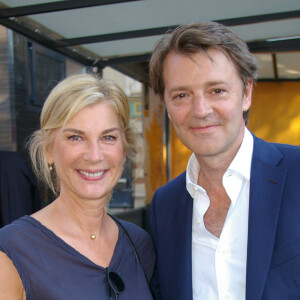 Michèle Laroque et François Baroin dans le village du tour de France à Troyes © Fabien Faure / Bestimage