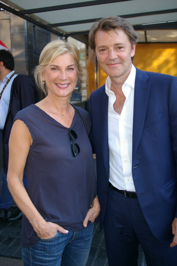 Michèle Laroque et François Baroin dans le village du tour de France à Troyes © Fabien Faure / Bestimage