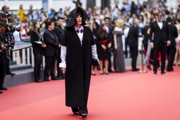 Isabelle Adjani - Montée des marches du film " Les Amandiers " lors du 75ème Festival International du Film de Cannes. Le 22 mai 2022 © Cyril Moreau / Bestimage 