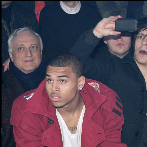Nicola Sirkis et sa fille Théa, au défilé John Galliano 2010-2011 Hommes à Paris, avec Chris Brown