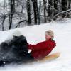 La princesse Mette-Marit de Norvège connaît les joies de la neige et a de bonnes notions de ski, qu'elle partage volontiers avec des réfugiés de son pays...