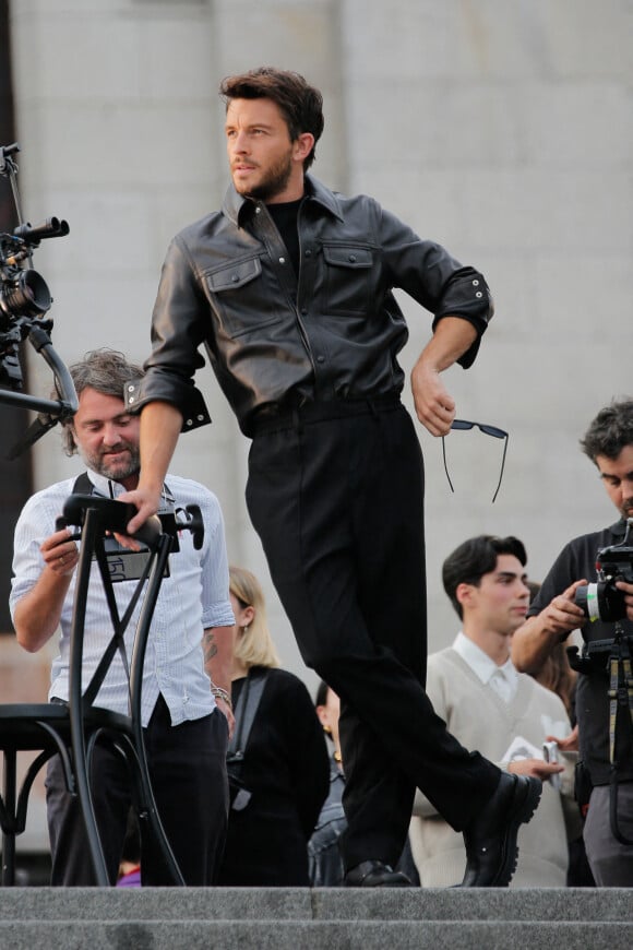 Jonathan Bailey - Arrivées au défilé de mode Hommes printemps-été "AMI" au Sacré Coeur à Paris. Le 23 juin 2022 © Veeren-Christophe Clovis / Bestimage 