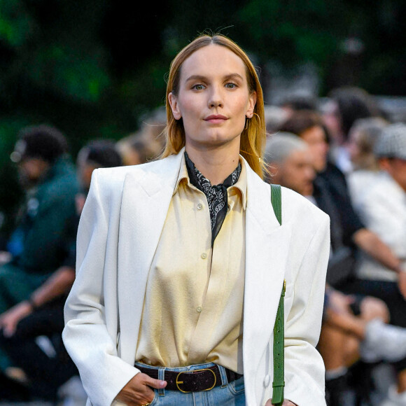 Ana Girardot lors du défilé de mode Homme printemps-été 2023 Ami - Alexandre Mattiussi, au Sacré-Cœur à Paris, France, le 23 juin 2022.  A model walks the runway during the AMI - Alexandre Mattiussi Menswear Spring Summer 2023 show as part of Paris Fashion Week on June 23, 2022 in Paris, France. 