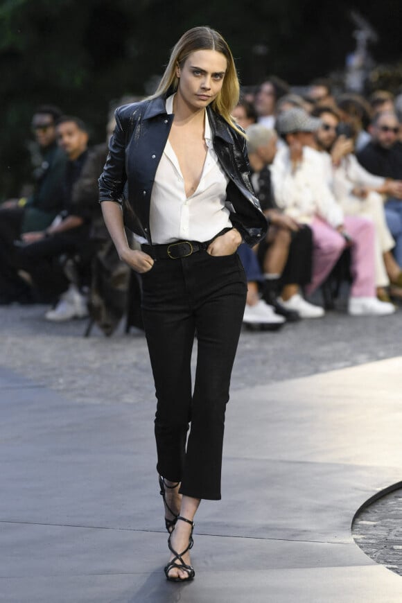 Cara Delevingne lors du défilé de mode Homme printemps-été 2023 Ami - Alexandre Mattiussi, au Sacré-Coeur à Paris, France, le 23 juin 2022. 