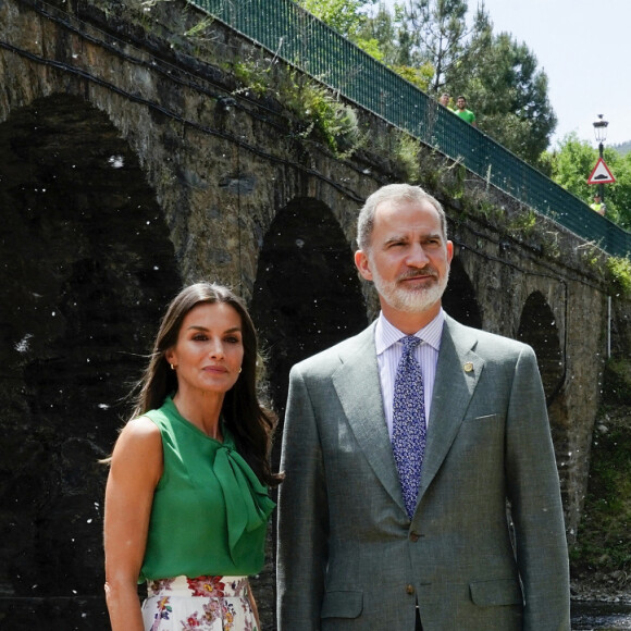 Le roi Felipe VI et la reine Letizia d'Espagne, à Pinofranqueado, à l'occasion du centenaire de la visite du roi Alphonse XIII dans cette région des Hurdes, le 12 mai 2022. Alfonso XIII a visité un bon nombre de municipalités et de fermes entre le 20 et le 24 juin 1922, accompagné des autorités et des notables de l'époque. L'expédition à Las Hurdes a été largement relayée dans la presse nationale de l'époque et a été le déclencheur de la mise en place d'une série de mesures visant à améliorer les soins de santé dans la région. 