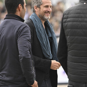 Guillaume Canet lors de la 8ème édition du "Longines Paris Eiffel Jumping" au Champ de Mars à Paris, le 25 juin 2022.