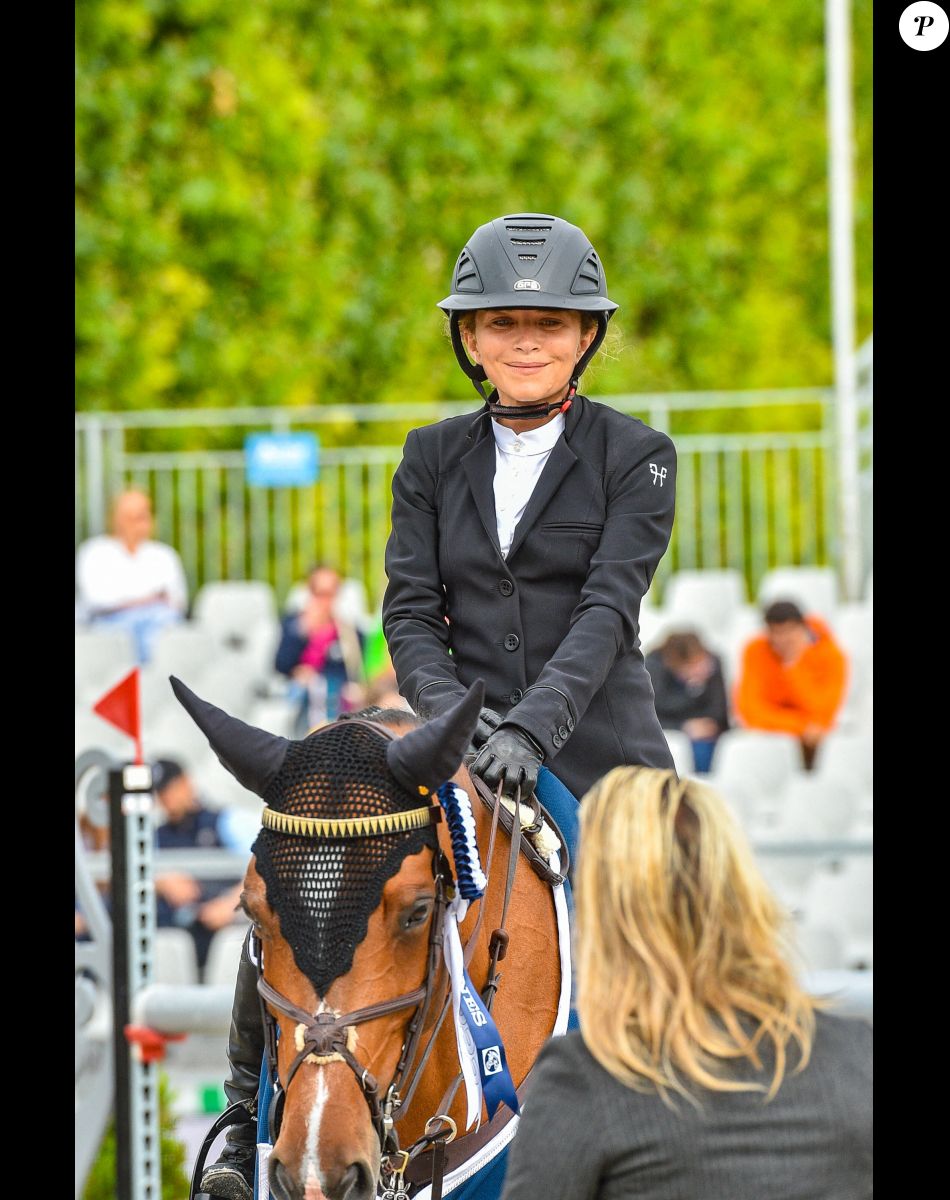 Mary Kate Olsen sur Dunotaire deuxième place lors de la remise du Prix Joone (CSI 1) par Virginie Coupérie-Eiffel lors de la 8ème édition du "Longines Paris Eiffel Jumping" au Champ de Mars à Paris, France, le 25 juin 2022. © Perusseau-Gorassini-Tribeca/Bestimage
