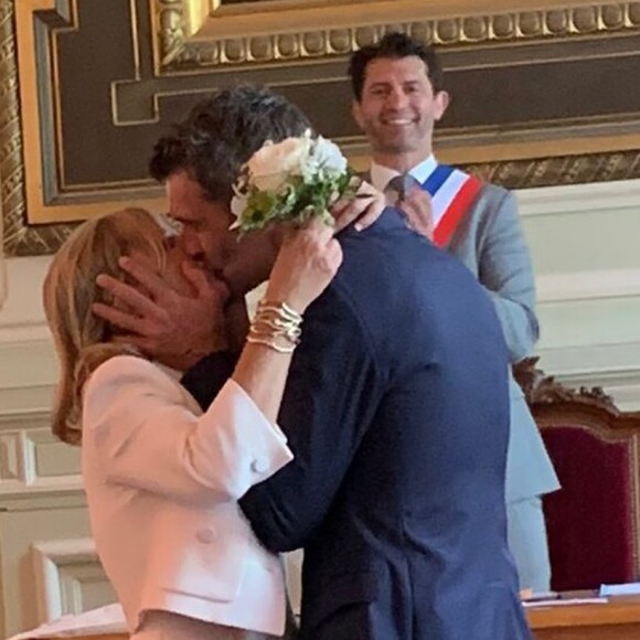 Mariage de Karin Viard et Manuel Herrero, à Paris. Juin 2022. Photo partagée par l'actrice sur Instagram.