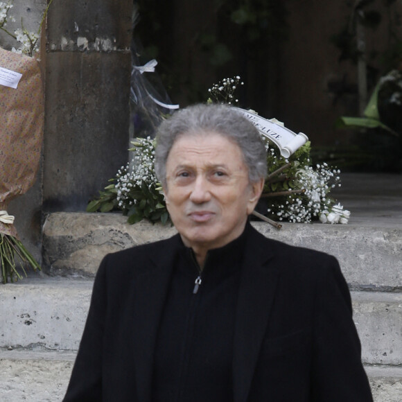 Michel Drucker - Sorties des obsèques de Jean-Pierre Pernaut en la Basilique Sainte-Clotilde à Paris, France, le 9 mars 2022. © Denis Guignebourg/BestImage