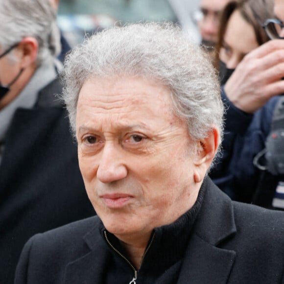 Michel Drucker - Obsèques de Jean-Pierre Pernaut en la Basilique Sainte-Clotilde à Paris. © Christophe Clovis / Bestimage