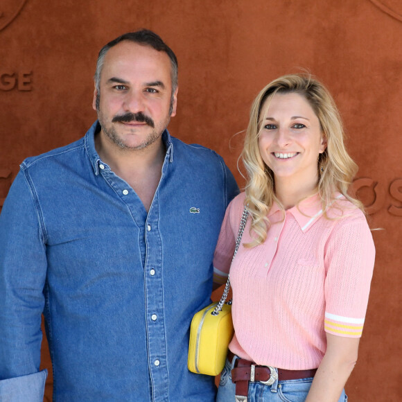 François-Xavier Demaison et sa femme Anaïs Tihay au village lors des internationaux de France Roland Garros à Paris le 13 juin 2021. © Dominique Jacovides / Bestimage 