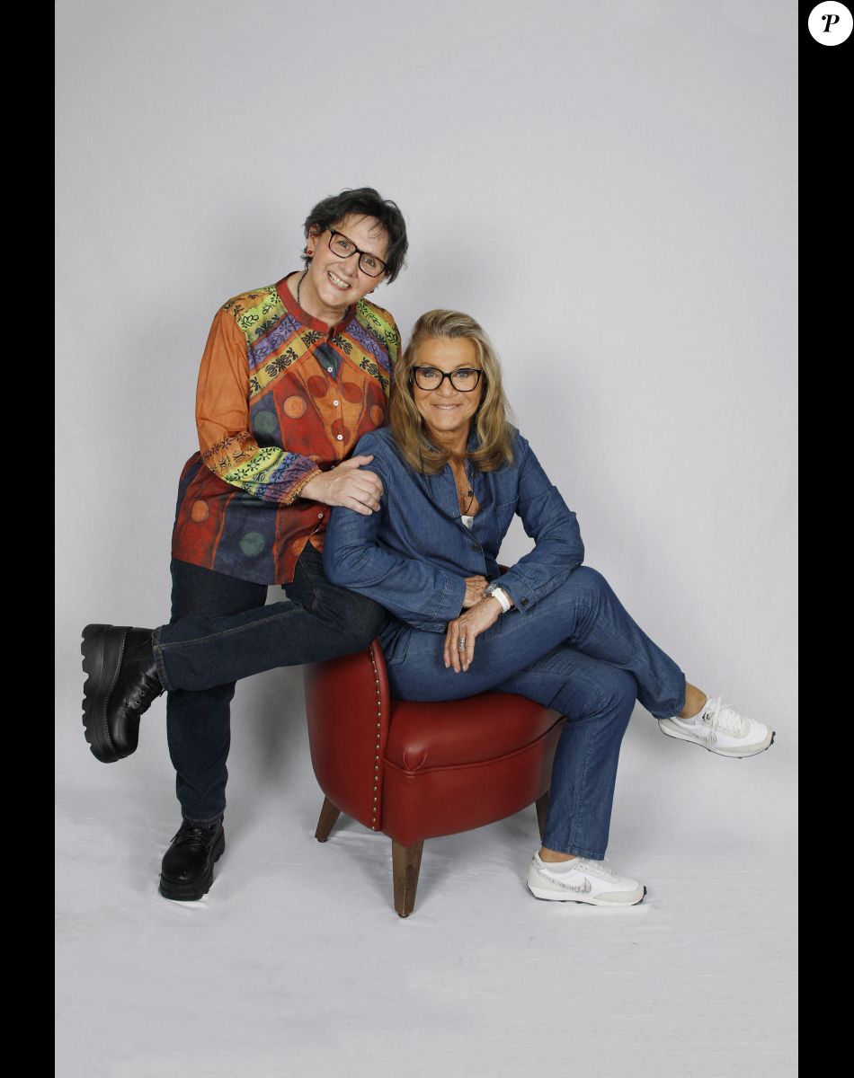Véronique Mériadec, l'organisatrice du Festival et Sheila - 2ème édition du Festival de Dreux "Histoires de Femmes" au théâtre de Dreux le 11 juin 2022. © Denis Guignebourg/BestImage