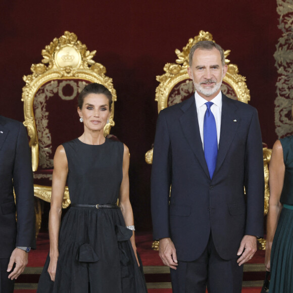 Le roi Felipe VI d'Espagne et la reine Letizia avec Kyriakos Mitsotakis, premier ministre de la Grèce et sa femme Mareva Grabowski - Dîner de gala du 32ème Sommet de l'OTAN au Palais royal de Madrid, le 28 juin 2022. 