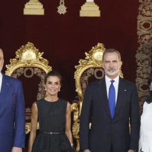 Le roi Felipe VI d'Espagne et la reine Letizia avec Edi Rama premier ministre d'Albanie et sa femme Linda - Dîner de gala du 32ème Sommet de l'OTAN au Palais royal de Madrid, le 28 juin 2022. 