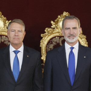 Le roi Felipe VI et la reine Letizia d'Espagne, Klaus Iohannis (président de la Roumanie) et sa femme Crmen - Dîner de gala du 32ème Sommet de l'OTAN au Palais royal de Madrid, le 28 juin 2022. 