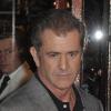 Mel Gibson et sa compagne Oksana vont dîner à Paris dans le restaurant Chez L'Ami Louis le 3 février 2010