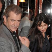 Mel Gibson et sa compagne s'offrent un dîner romantique... dans la capitale de l'amour !