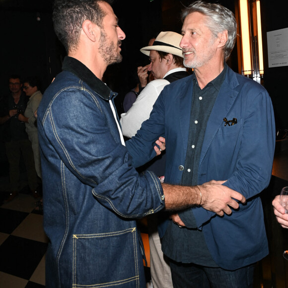 Exclusif - Vincent Dedienne, Antoine de Caunes - 100e du spectacle de Vincent Dedienne, "Un soir de gala", au théâtre Marigny. Paris, le 27 juin 2022. © Coadic Guirec/Bestimage