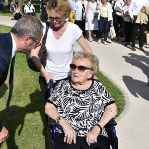 Inauguration de la rue Jacques et Bernadette Chirac, par la femme de l'ancien président de la République, Bernadette Chirac (en fauteuil roulant) et sa fille Claude, à Brive-la-Gaillarde. Le 8 juin 2018