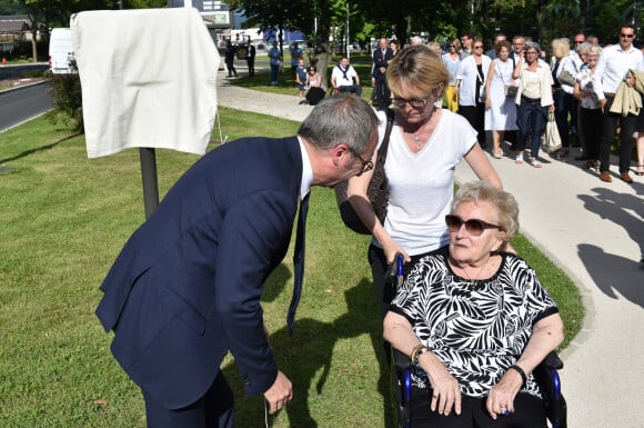 Inauguration de la rue Jacques et Bernadette Chirac, par la femme de l'ancien président de la République, Bernadette Chirac (en fauteuil roulant) et sa fille Claude, à Brive-la-Gaillarde. Le 8 juin 2018