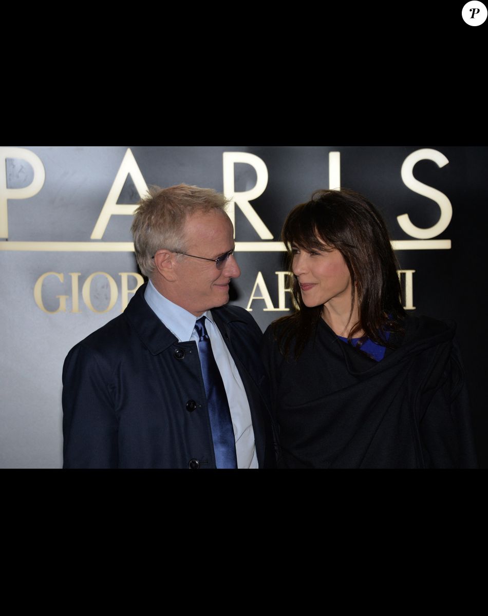 Sophie Marceau et son compagnon Christophe Lambert - Arrivee des people au defile Giorgio Armani Haute Couture Printemps/Ete 2014 au Palais de Tokyo a Paris, le 21 janvier 2014.