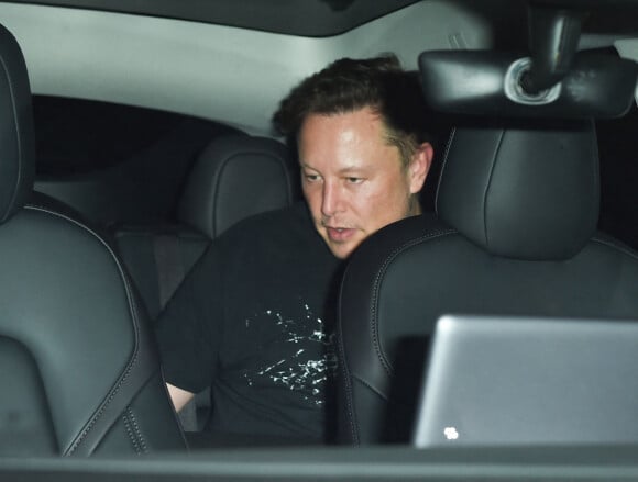 Elon Musk - L'équipe du SNL (Saturday Night Live) est allée dîner à New York, le 4 mai 2021. 