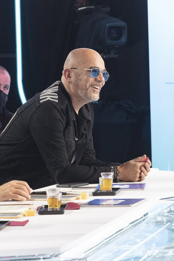 Pascal Obispo lors de l'émission Touche pas à mon poste (TPMP) diffusée en direct sur C8 le 2 novembre 2021. © Jack Tribeca / Bestimage