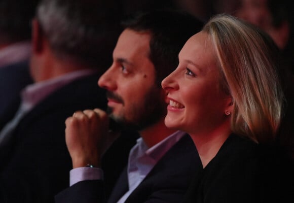 Marion Maréchal et son mari Vincenzo Sofo lors du débat organisé par le magazine Valeurs actuelles le 22 mars 2022
