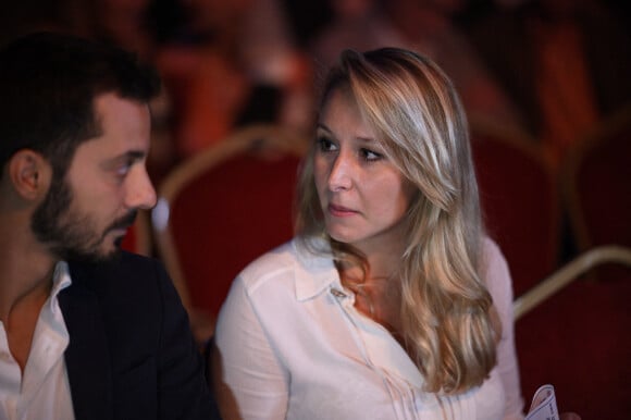 Marion Maréchal et son mari Vincenzo Sofo lors du débat organisé par le magazine Valeurs actuelles le 22 mars 2022
