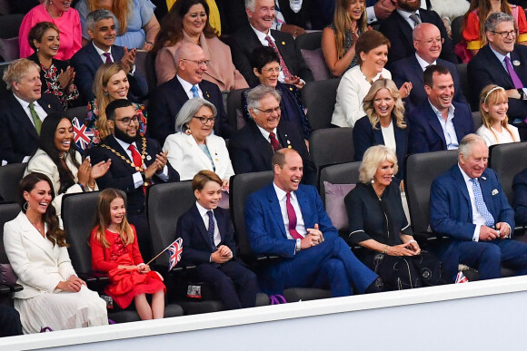 Kate Catherine Middleton, duchesse de Cambridge, la princesse Charlotte, le prince George, le prince William, duc de Cambridge, Camilla Parker Bowles, duchesse de Cornouailles, le prince Charles - People au concert du jubilé de platine de la reine d'Angleterre au palais de Buckingham à Londres. Le 4 juin 2022 