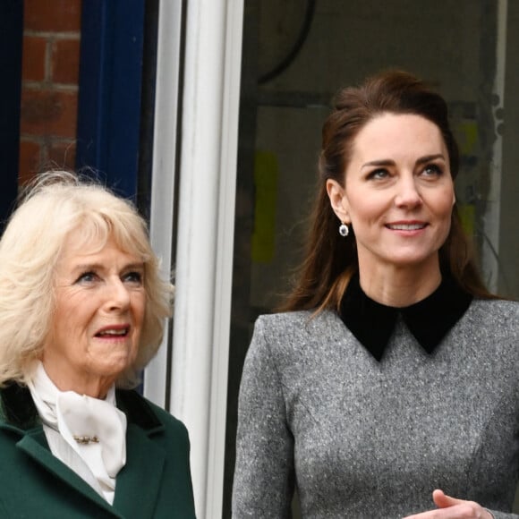 Camilla Parker Bowles, duchesse de Cornouailles, et Catherine Kate Middleton, duchesse de Cambridge, à la Fondation "Trinity Buoy Wharf" à Londres, le 3 février 2022.  The Prince of Wales, Founder and President of The Prince's Foundation, accompanied by Camilla, The Duchess of Cornwall and Catherine, The Duchess of Cambridge, visit The Foundation's Trinity Buoy Wharf, a training site for arts and culture. London, February 3rd, 2022. 