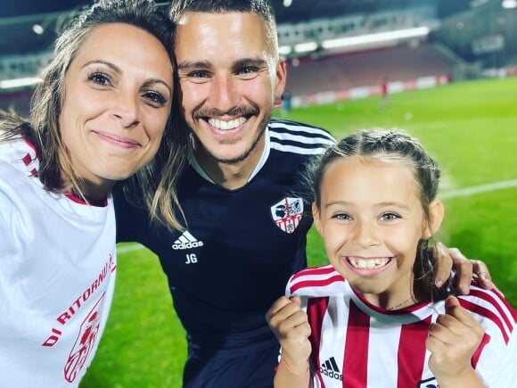 Jordan Galtier avec sa femme et sa fille.