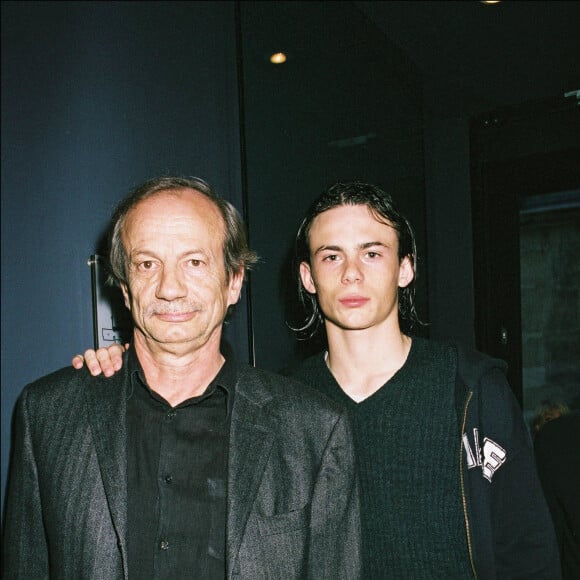 Patrick Chesnais et son fils Ferdinand à Paris en 2004