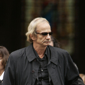 L'acteur Patrick Chesnais quittant l'église Saint-Roch à Paris après les funérailles de son fils Ferdinand